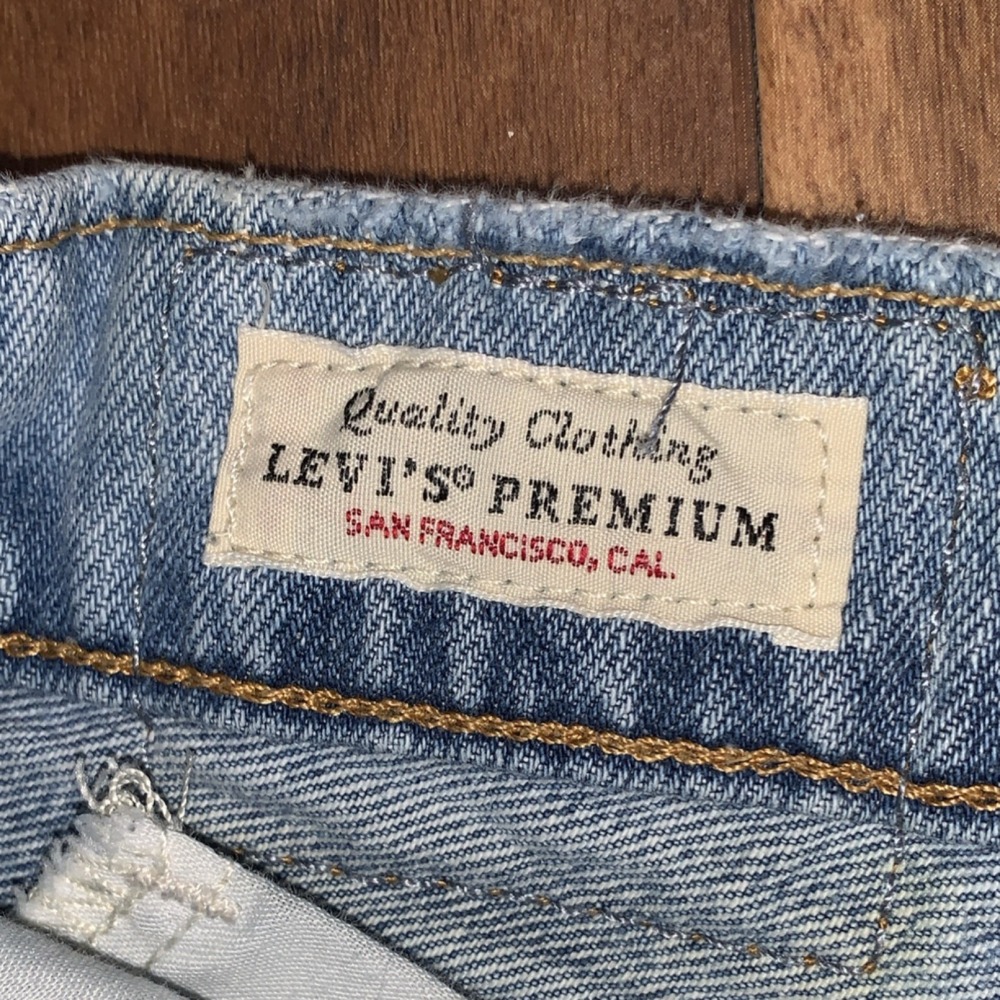 Levi's Women's Wedgie shorts W29 Bleached Denim Shorts Distressed SUMMER STYLE - Picture 6 of 9
